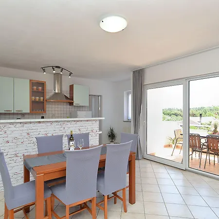 Emil 596 Apartmán Štinjan