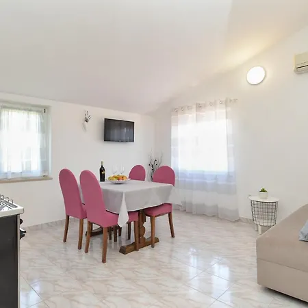 Emil 596 Apartment